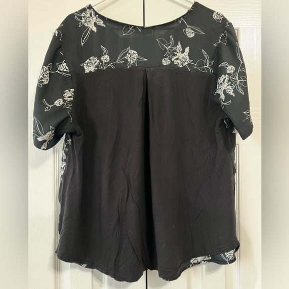 Black with White Floral Top - Picture 2 of 3
